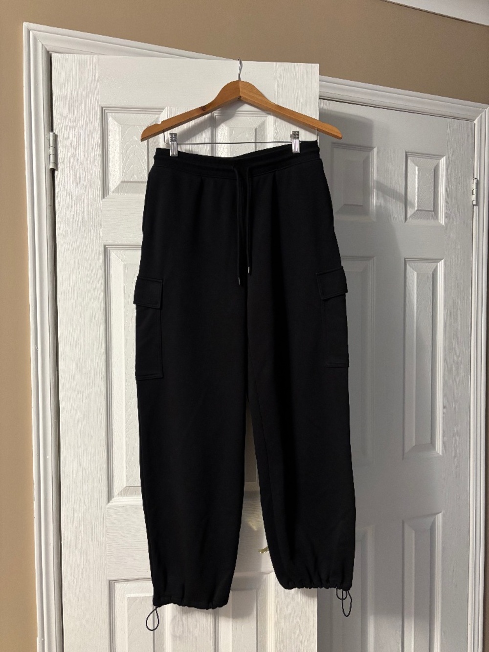 Uniqlo Black Cargo Jogger Pants | Size Medium | Adjustable Hem